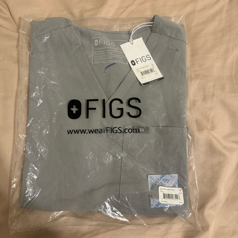 Women’s figs scrub top